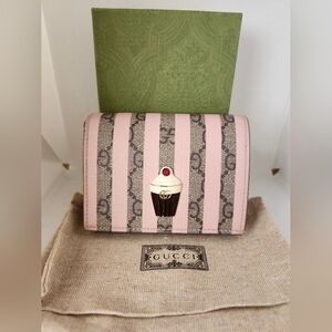 Gucci Limited Edition Cupcake Compact Wallet